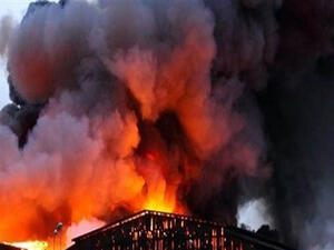 اندفاع كتلة هائلة من اللهب في الجو