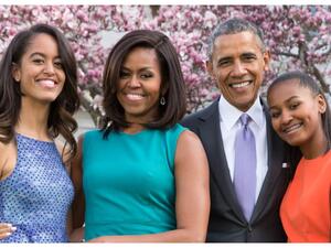 باراك وميشيل أوباما وابنتيهما