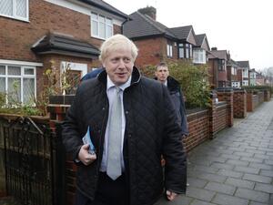 Britain's Prime Minister Boris Johnson (R) meets voters as he canvasses on the General Election campaign trail in Mansfield, Nottinghamshire on November 16, 2019. Britain goes to the polls on December 12, 2019. (Frank Augstein / POOL / AFP)