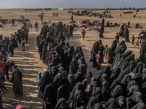 Civilians evacuated from the Islamic State (IS) group’s embattled holdout of Baghouz wait at a screening area held in the eastern Syrian province of Deir Ezzor, March 5, 2019. (AFP pic)