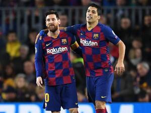 ميسي (يسار) يصنع هدفين ويسجل هدفاً