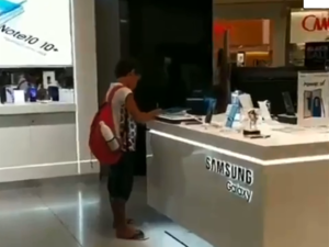 An electronic store staff invited a schoolboy to use a tablet kept on the display kiosk so that he could complete his homework. (Twitter)