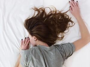 ما سبب النوم المفرط عند المراهقين؟