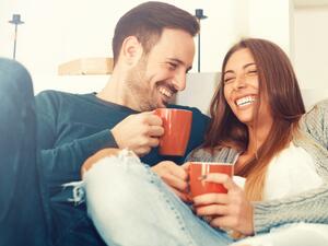 علاقة الصداقة إن وُجدت بين الزوجين فهي تقرّبهما كثيراً