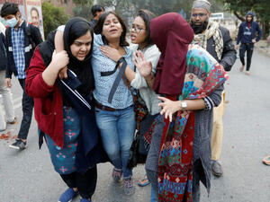 قالت السلطات إنها أوقفت 21 شخصا على هامش الاحتجاجات.