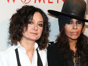 سارة جيلبيرت وليندا بيري