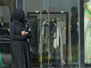 دخل قرار السماح للأنشطة التجارية بالعمل لمدة 24 ساعة في السعودية حيز التطبيق