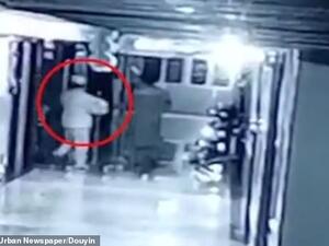 The clip then shows the fake nurse leaving a ward calmly with a newborn baby in her arms. (Video Screenshot)