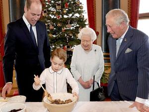 Prince George Does Christmas Baking With Queen Elizabeth (Twitter)