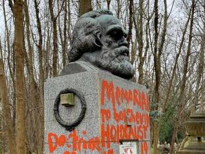 Karl Marx's London memorial  (Twitter)