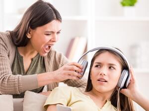كيف تضبط أطفالك دون أن تصرخ أو ترفع صوتك؟