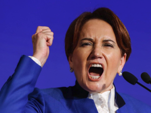 تعهدت الزعيمة المعارضة بأن يستمر حزبها في معارضة "تلك اللهجات التي لا حصر لها حيال السياسات الخارجية"