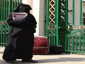 رئيس جامعة القاهرة السابق أصدر سنة 2015 قرارا يحظر ارتداء النقاب على عضوات هيئة التدريس
