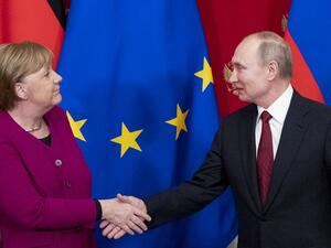 Russia's President Vladimir Putin (R) and Germany's Chancellor Angela Merkel shake hands at the end of their joint press conference after their meeting at the Kremlin in Moscow, on January 11, 2020. Pavel Golovkin / POOL / AFP