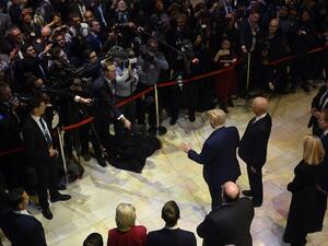Managing Director of the World Economic Forum Klaus Schwab (2nd R) escorts US President Donald Trump (C) as he arrives to address the World Economic Forum in Davos on January 21, 2020. JIM WATSON / AFP