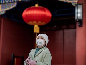 This picture taken on January 25, 2020 shows a woman wearing a protective facemask to help stop the spread of a deadly SARS-like virus which originated in the central city of Wuhan at Jingshawn Park in Beijing. (AFP/ File Photo)