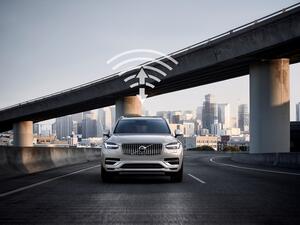 With 5G, the network performance is improving to allow for many more real-time critical services that can help the driver be safer and get a smoother and more enjoyable ride. 