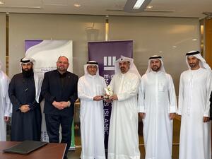 الإمارات الإسلامي يتبرع بمبلغ 5 ملايين درهم لصالح "مركز إرادة للعلاج والتأهيل"