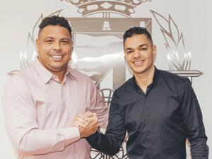 Real Valladolid President Ronaldo shaking hands with Ben Arfa (Photo: Valladolid)