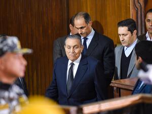 لم تعلن السلطات حتى الآن إن كانت ستقيم جنازة عسكرية لمبارك