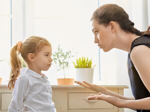 تذكّري أنكِ تمثلين دور القاضي مع طفلك