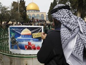 A banner placed by Hamas with a slogan reading in Arabic: "no to the deal of the century" (US Middle East peace plan) is pictured as Palestinian Muslim worshippers gather at the al-Aqsa mosque compound in the Old City of Jerusalem, on February 14, 2020. AHMAD GHARABLI / AFP