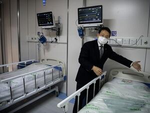 Lu Hongzhou, co-director of the Shanghai Public Health Clinical Center, gestures as he shows the quarantine room for COVID-19 coronavirus patients at the finished but still unused hospital building A2, in Shanghai on February 17, 2020. The death toll from the COVID-19 coronavirus epidemic jumped to 1,770 in China after 105 more people died, the National Health Commission said February 17. Noel CELIS / POOL / AFP