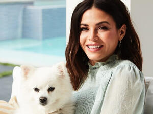  Jenna  is expecting a baby with fiance Steve Kazee 