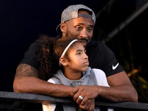 Kobe Bryant and his 13-year-old daughter, Gianna (Twitter)