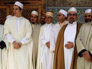 الأئمة يهددون بتصعيد احتجاجهم