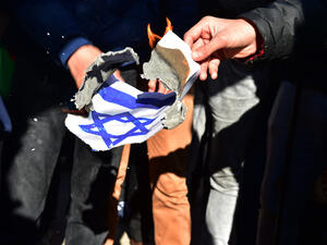 'What If It Were Another Flag?' Bahraini Protester Gets 3 Years in Prison for Burning Israeli Flag