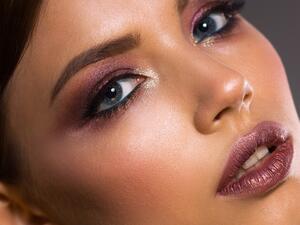 كيفية إزالة الماكياج دون مزيل الماكياج