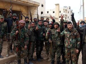 عناصر من الجيش السوري في حي الراشدين بحلب