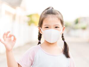 يجب أن تعقم الألعاب بحيث تغسل كاملاَ بالماء والصابون في حال كانت الألعاب غير الكترونية