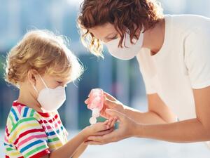 انخفاض نسبة إصابة الأطفال والمراهقين تعود إلى قوة جهاز المناعة لديهم