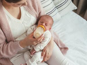 أن الشاي المعد من هذه الأوراق تزيد من تدفق الحليب للرضيع