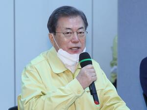 South Korean President Moon Jae-in speaks during a meeting with local business owners at Dongdaegu station in the southeastern city of Daegu on February 25, 2020. The novel coronavirus outbreak in South Korea is "very grave", President Moon Jae-in said on February 25 as he visited its epicentre and the country's total number of cases approached 1,000. YONHAP / AFP