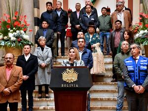 Handout photo released by the Bolivian Presidency of Bolivian interim President Jeanine Anez (C) announcing a complete quarantine to come into effect from Sunday in a bid to stop the spread of the novel coronavirus, during a press conference in La Paz on March 21, 2020. Bolivian Presidency / AFP
