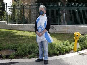 An Israeli man wearing a protective masks against COVID-19 coronavirus disease attends a protest outside the Knesset (parliament) in Jerusalem on March 23, 2020 against the recent decision by Knesset speaker to shut it down, and against what they describe as "damaged to Israel's democracy". Menahem KAHANA / AFP
