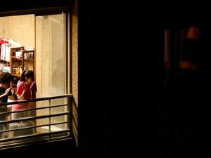 Lebanese applaud virus-battling health workers from balconies (Twitter)