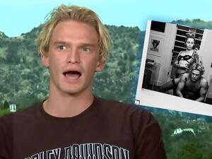 مايلي سايرس كودي سيمبسون