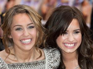 ديمي لوفاتو ومايلي سايرس