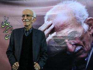 Great calligrapher, Gholamhossein Amirkhani  (Twitter)