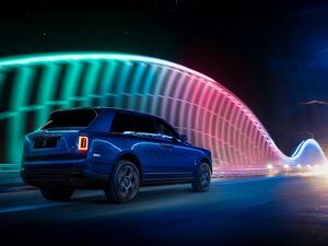 Rolls-Royce Black Badge Cullinan Dominates the Night