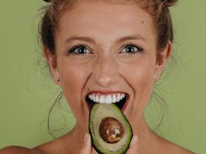 اصنعيه بنفسك: قناع الأفوكادو بالعسل