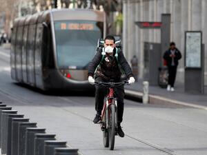  دول عدة أغلقت حدودها لمحاولة عزل الوباء