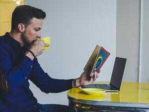 مبادرة «خليك في البيت مع خير جليس» للتشجيع على القراءة