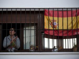 A woman applauds by her window to thank healthcare workers dealing with the COVID-19 coronavirus in Ronda on April 3, 2020 during a national lockdown to prevent the spread of the COVID-19 coronavirus. More than 900 people died in Spain over the past 24 hours for the second day running, government figures showed, although the rate of new infections and deaths continued to slow. JORGE GUERRERO / AFP