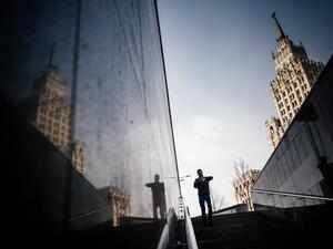 A man enters an underground passage in downtown Moscow on April 9, 2020, during the strict lockdown in Russia to stop the spread of the novel coronavirus COVID-19. Dimitar DILKOFF / AFP