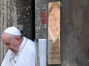 Pope Francis leaves the Santo Spirito in Sassia church in Rome after he celebrated the Feast of Divine Mercy mass behind closed doors on April 19, 2020 during the country's lockdown aimed at stopping the spread of the COVID-19 (new coronavirus) pandemic. Alberto PIZZOLI / AFP